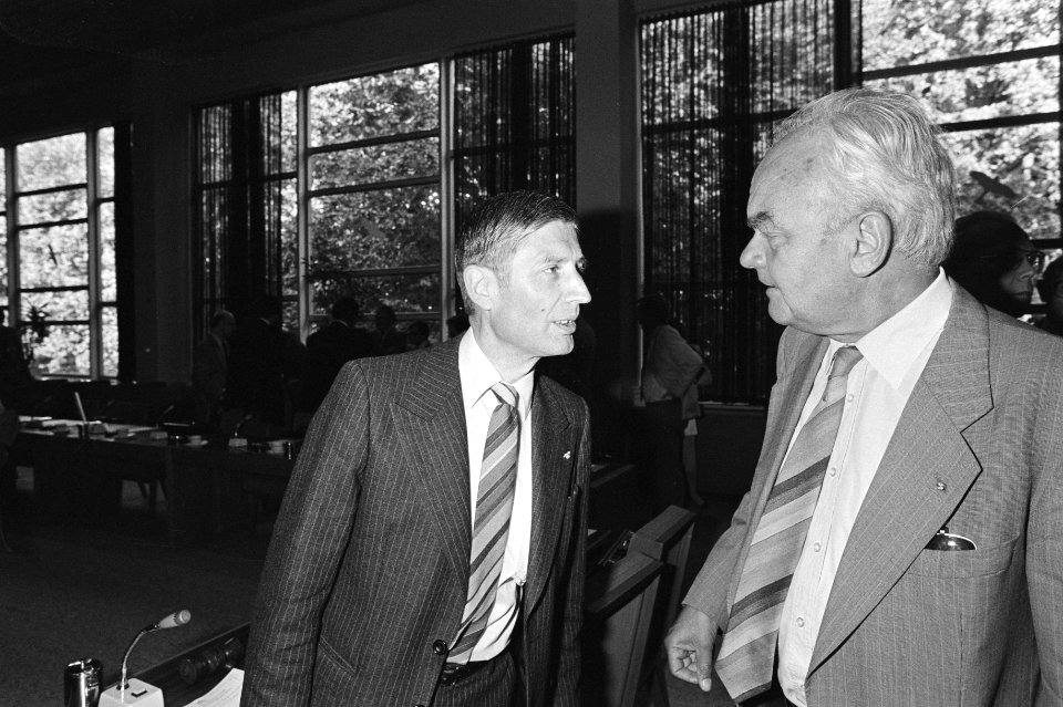 Overleg tussen regering, werkgevers en werknemers SER-geb in Den Haag , Van Agt , Bestanddeelnr 931-0596