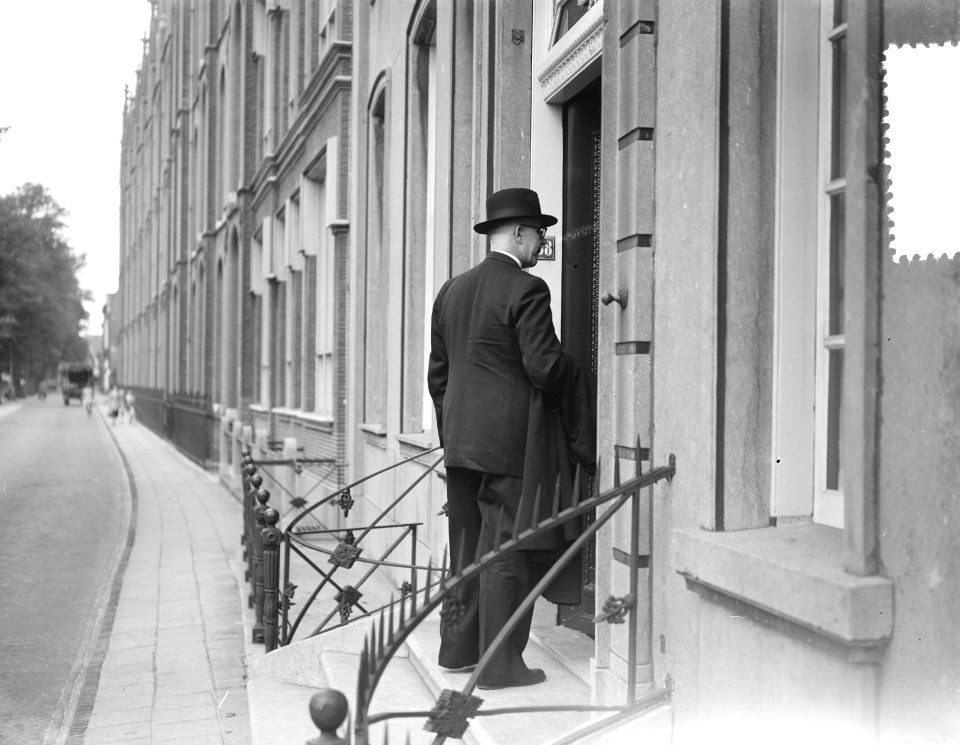 Overlijden kardinaal De Jong , pastoor Wijhe de Jong broer van de kardinaal op c, Bestanddeelnr 907-3168
