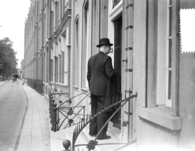 Overlijden kardinaal De Jong , pastoor Wijhe de Jong broer van de kardinaal op c, Bestanddeelnr 907-3168