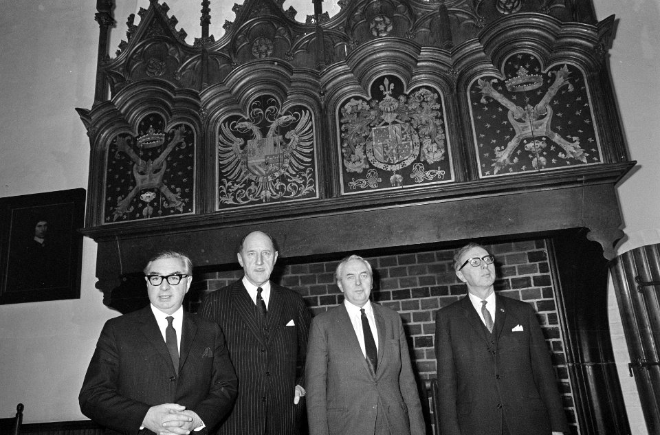 Overleg tussen Engeland en Nederland te Den Haag , v.l.n Brown, Luns, Wilson en , Bestanddeelnr 920-1157