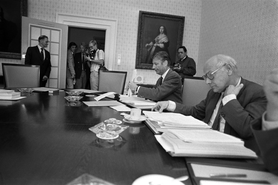 Overleg van politici. Aan tafel v.l.n.r. Van Agt (CDA), Den Uyl (PvdA), Terlouw , Bestanddeelnr 931-6298
