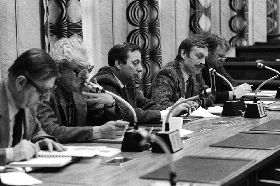 Overleg Kamercommissie Economische Zaken met minister Van Aardenne over het al 8, Bestanddeelnr 931-2580