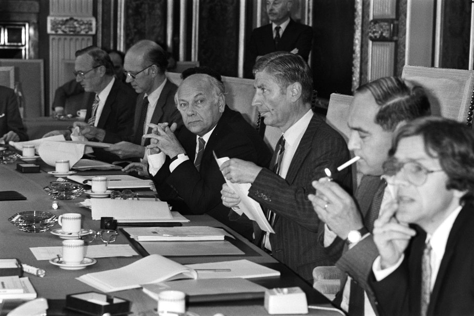 Overleg door onder meer Den Uyl (PvdA), Van Agt (CDA) en gevolmachtigd minister , Bestanddeelnr 931-7673
