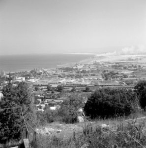 Overzicht van de stad Haifa en de haven, gezien vanaf het Karmelgebergte, Bestanddeelnr 255-2074