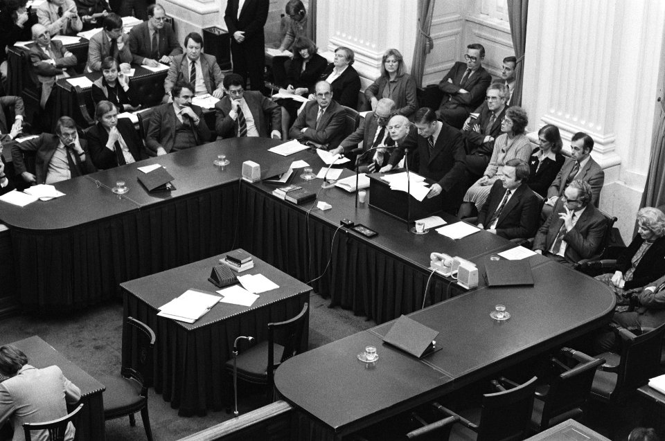 Overzicht van de vergaderzaal tijdens het voorlezen van de regeringsverklaring, Bestanddeelnr 931-8054