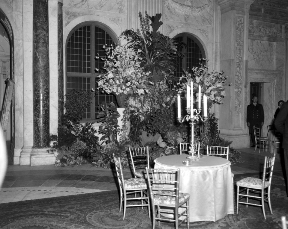 Overzicht dinerzaal Amstel-hotel, Bestanddeelnr 913-8404