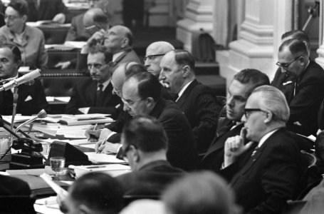 Overzicht regeringstafel, Bestanddeelnr 919-6677
