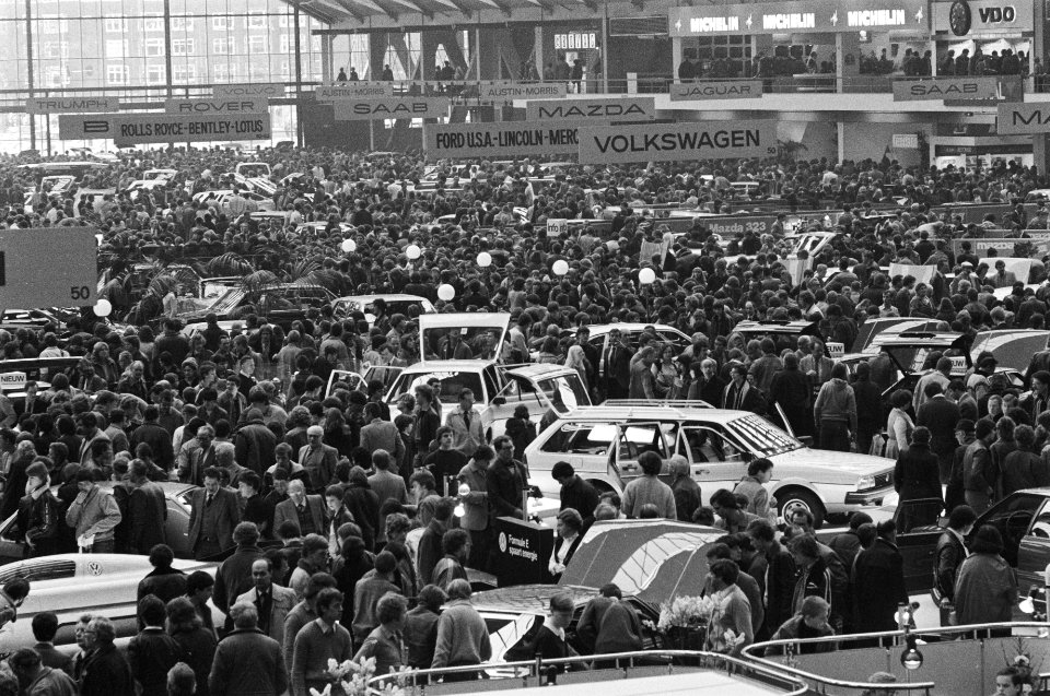 Overzicht over het publiek dat de tentoonstelling bezoekt, Bestanddeelnr 931-3083