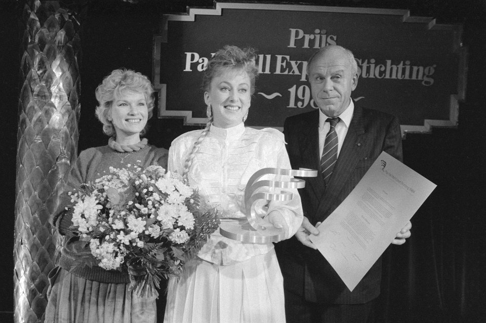 Pall Mall Exportprijs voor Karin Bloemen Karin Bloemen met Martine Bijl (links), Bestanddeelnr 933-2100