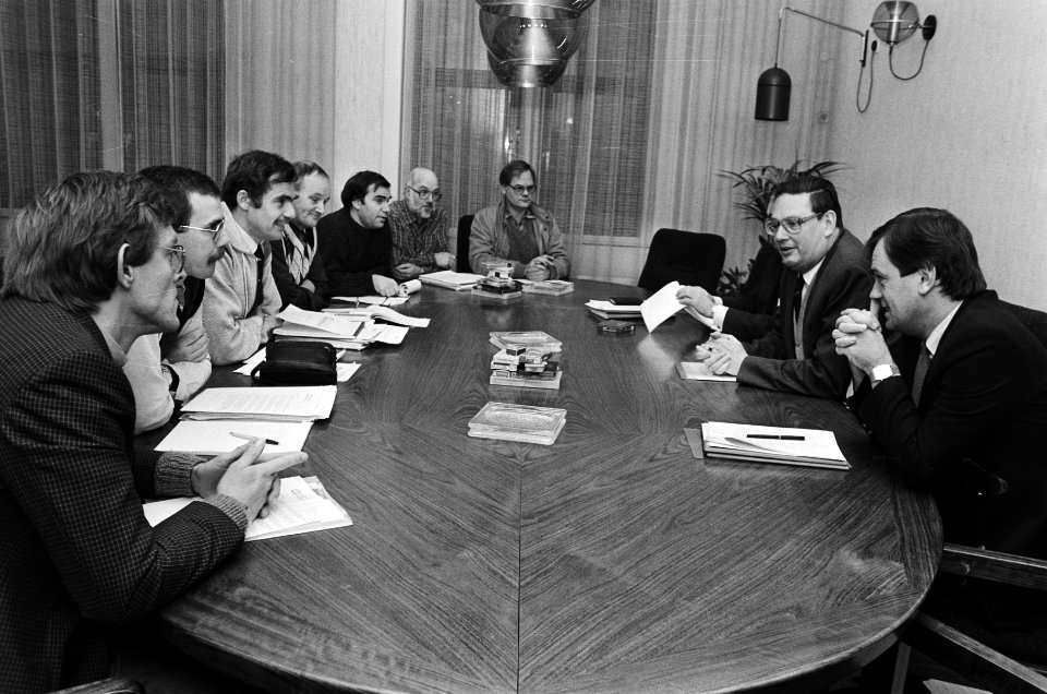 Overleg over ADM op het Ministerie van Economische Zaken minister Van Aardenne , Bestanddeelnr 933-1907