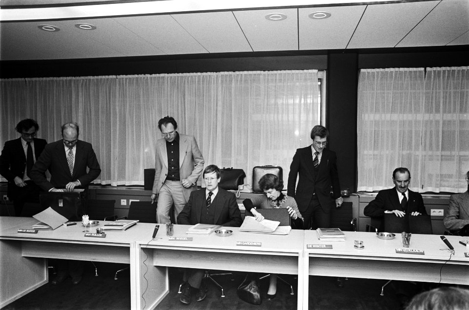 Overleg regeringsdelegatie met gemengd Nederlands Molukse commissie Kobben, Bestanddeelnr 929-6275