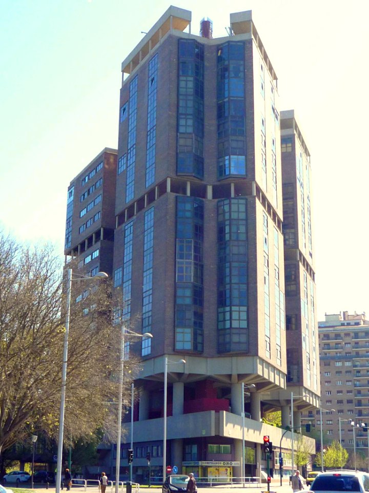 Pamplona - Avenida del Ejército, Edificio Singular 1