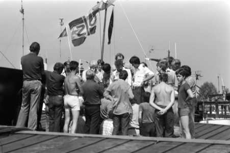 Overleg van binnenvaartschippers bij de Oranjesluizen, Bestanddeelnr 931-6228