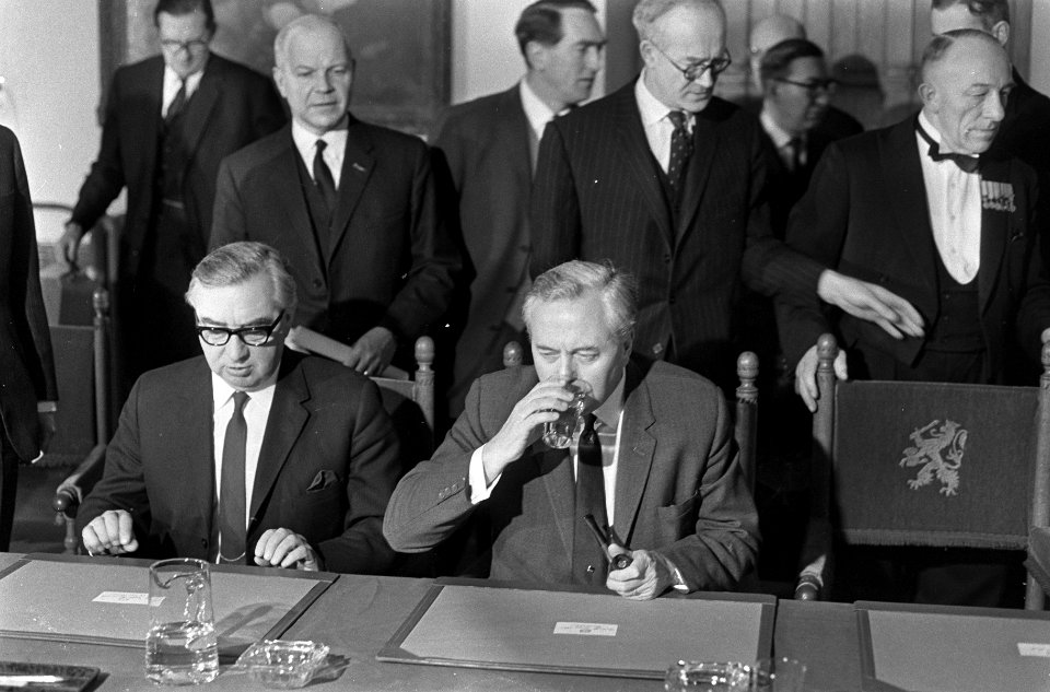 Overleg tussen Engeland en Nederland te Den Haag , Minister Brown en Premier Wil, Bestanddeelnr 920-1152