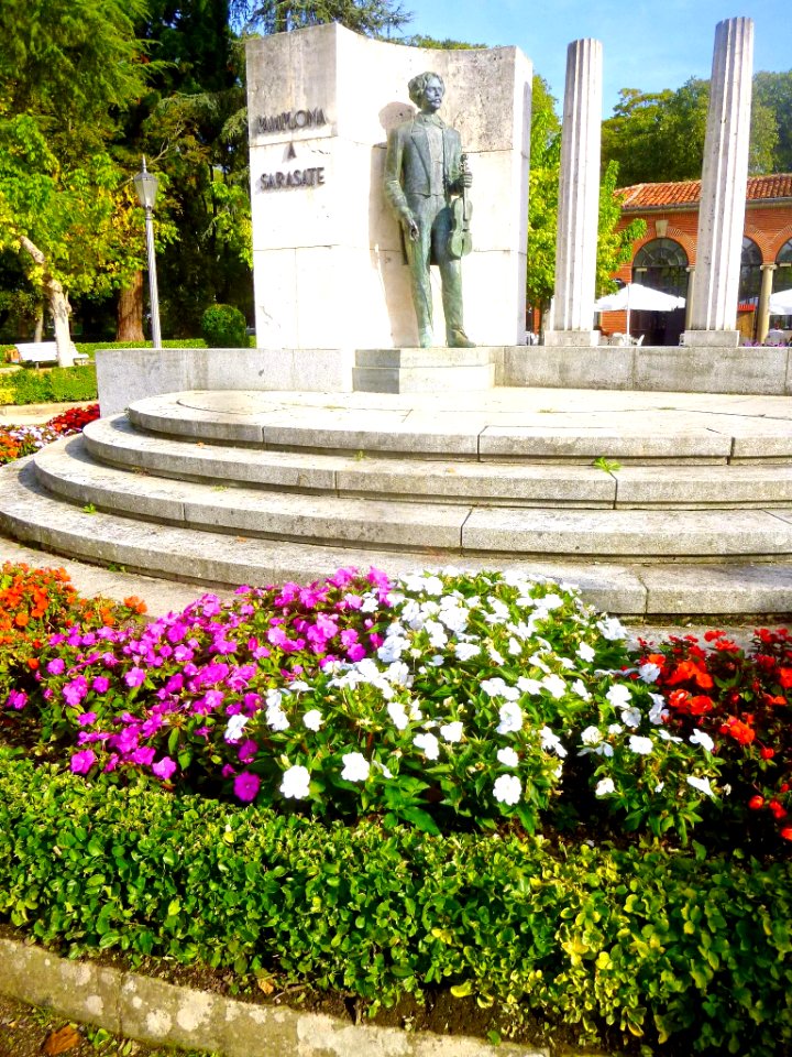 Pamplona - Parque de la Media Luna, Monumento a Pablo Sarasate 02