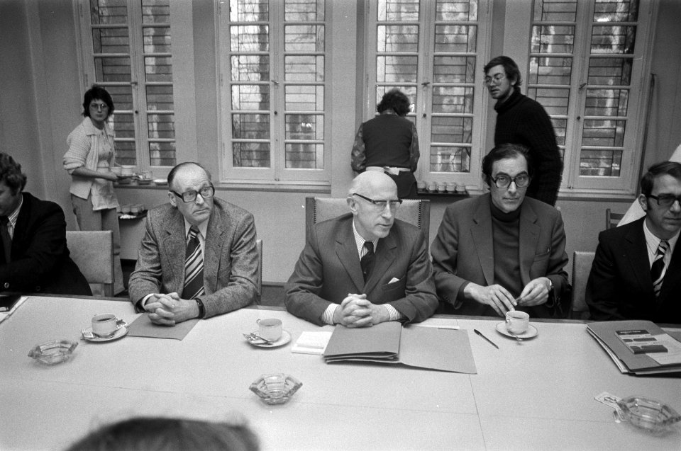 Overleg tussen Nieuwmarktbewoners en burgemeester en weth op stadhuis in A'dam, Bestanddeelnr 927-7969