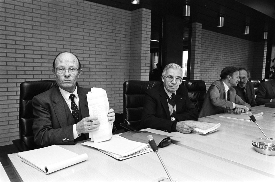 Overleg tussen ambtenaren en minister Rietkerk over het vorige week bereikte pri, Bestanddeelnr 933-1481