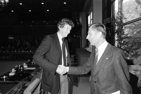 Overleg tussen regering, werkgevers en werknemers SER-geb in Den Haag , Van Agt , Bestanddeelnr 931-0594