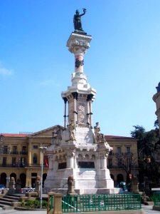 Pamplona - Monumento a los Fueros 2
