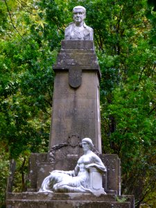 Pamplona - Parque de la Taconera. Monumento a Hilarión Eslava