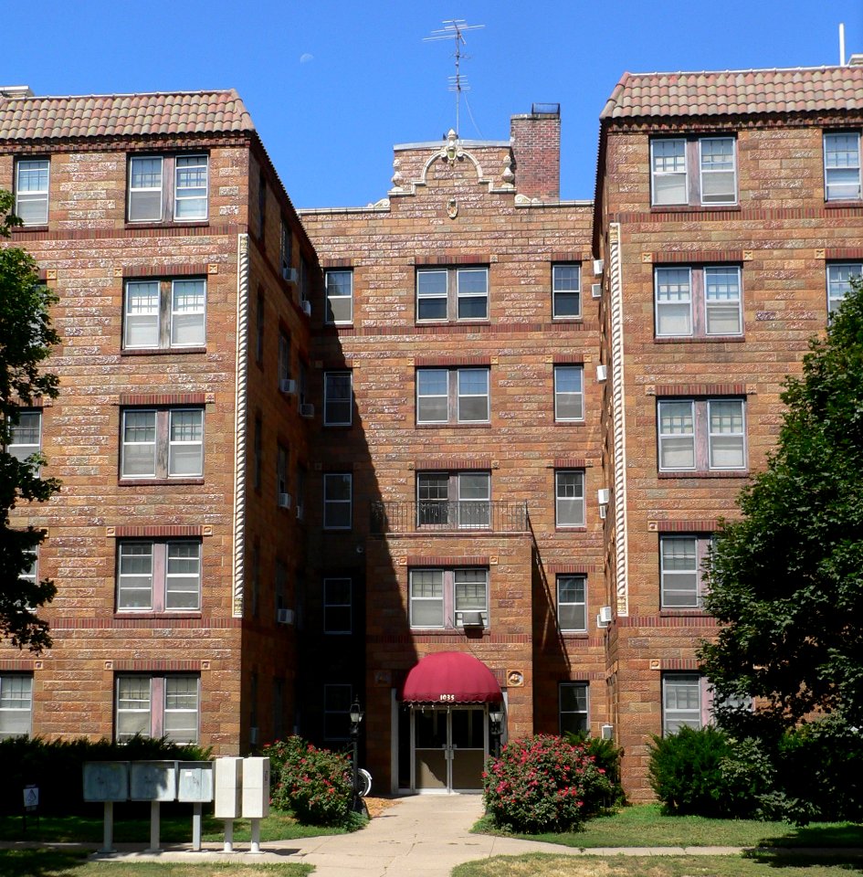 Palisade-Regent apts (Lincoln, NE) 1035 from E 1