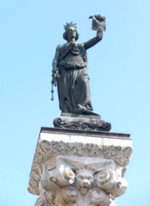 Pamplona - Monumento a los Fueros 3