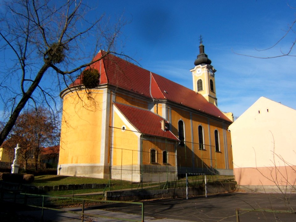 Palotabozsok, templom