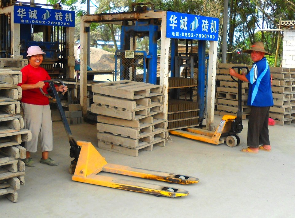 Pallet jacks in China - 01