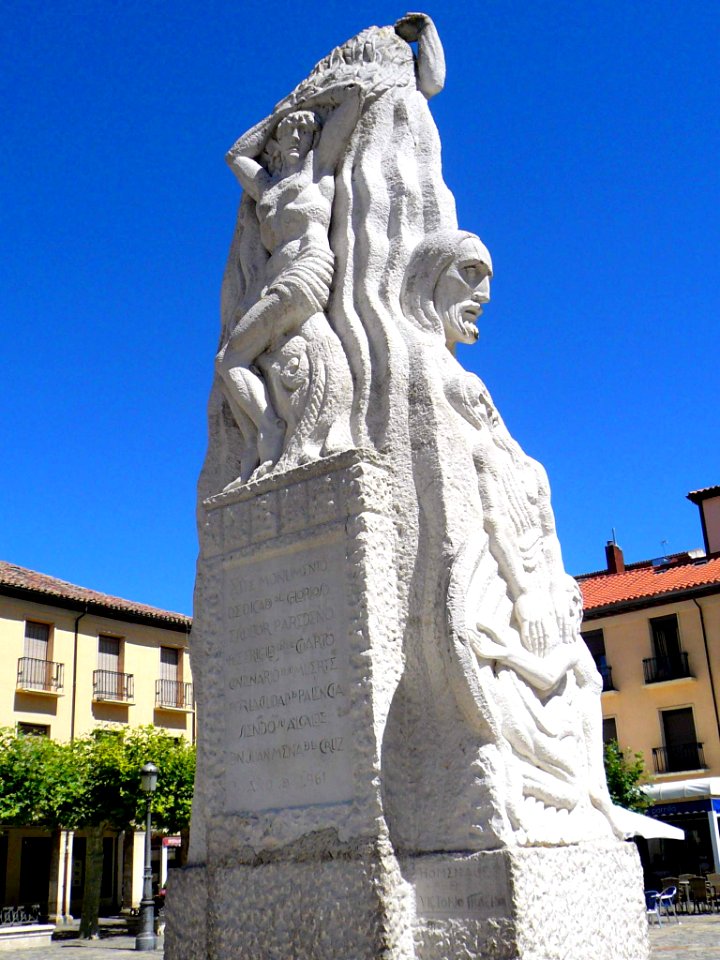 Palencia - Plaza Mayor, Monumento a Alonso Berruguete 1
