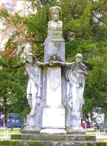 Pamplona - Monumento a Francisco Navarro Villoslada 1