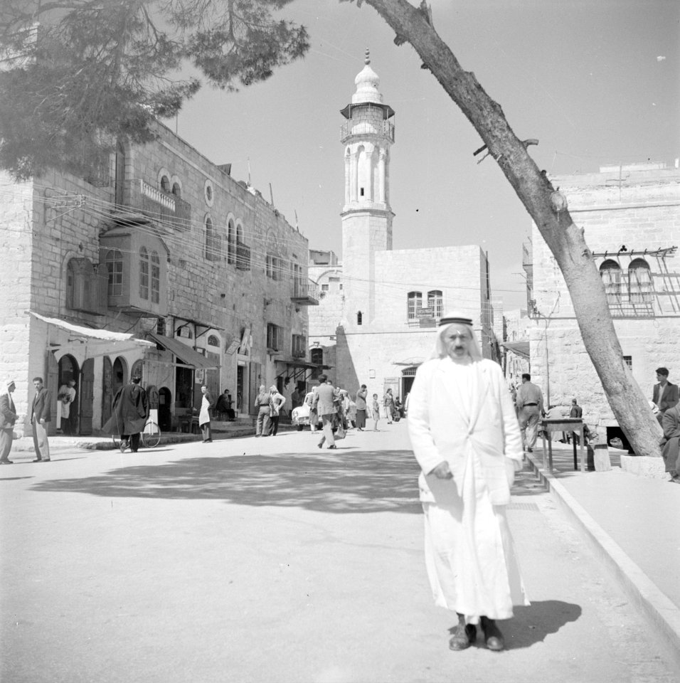 Palestijn in een straat van Bethlehem, Bestanddeelnr 255-5479