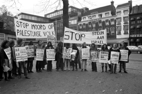 Palestinacomite demonstreert voor Israelische Ambassade in Den Haag, Bestanddeelnr 926-3824