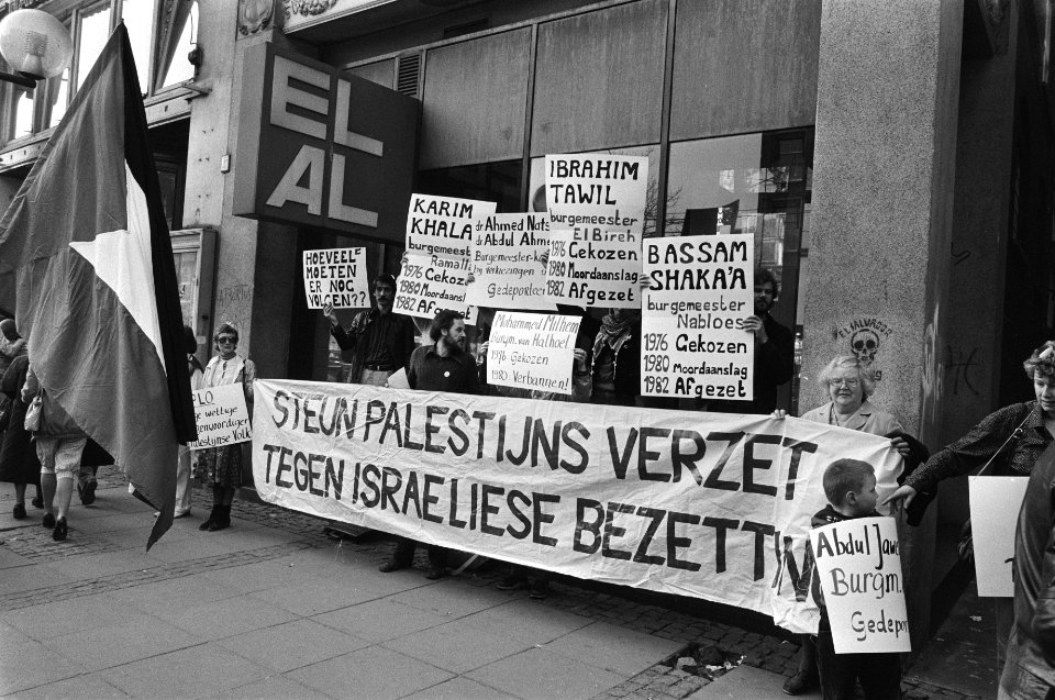 Palestina Comite demonstreert bij El Al vestiging aan het Rokin uit protest tege, Bestanddeelnr 932-0722