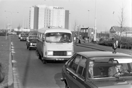 Palestijnen naar Tunesië om uitgewisseld te worden auto met Palestijnen arrivee, Bestanddeelnr 927-6023