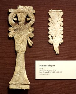 Palmette plaques, Megiddo, Stratum VIIA, Late Bronze IIB, 1300-1200 BC, ivory - Oriental Institute Museum, University of Chicago - DSC07730