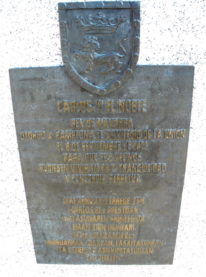 Pamplona - Monumento a Carlos III el Noble 1