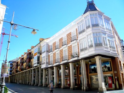Palencia - Edificio en el nº 1 de la Calle Marqués de Albaida (con fachada en Calle Mayor) 1 photo