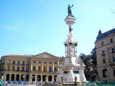 Pamplona - Monumento a los Fueros 1