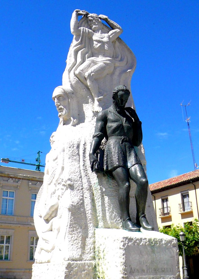Palencia - Plaza Mayor, Monumento a Alonso Berruguete 2