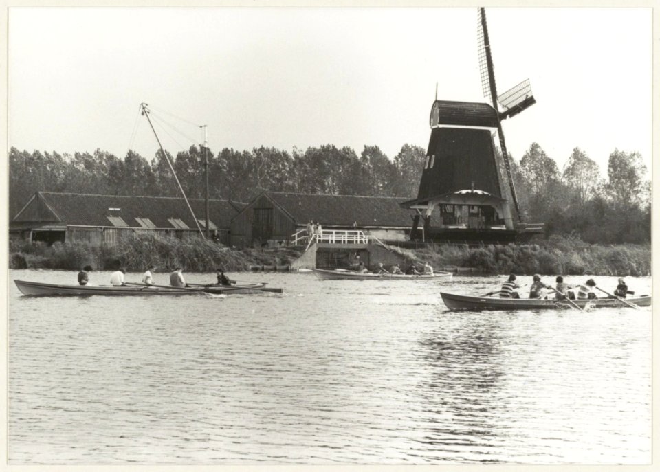Paltrokmolen De Eenhoorn aan het Zuider Buitenspaarne, ziende naar het zuidoosten. NL-HlmNHA 5401042