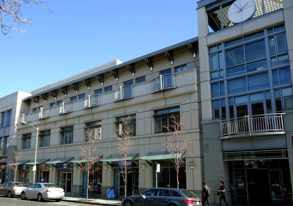 Palo Alto California view from sidewalk