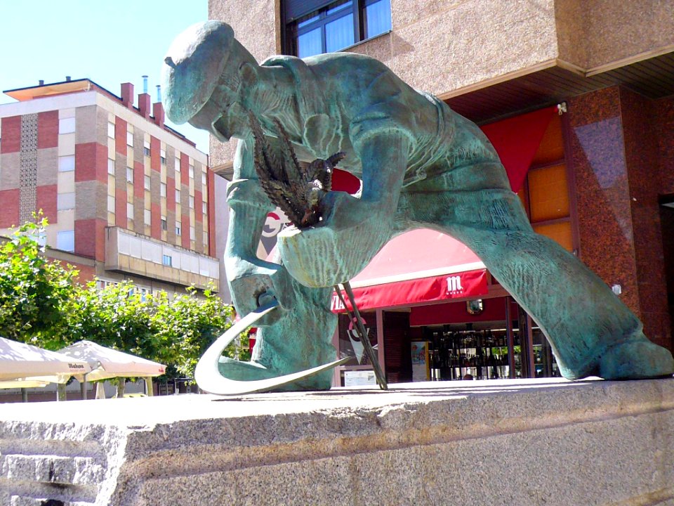 Palencia - Monumento al Labrador 2