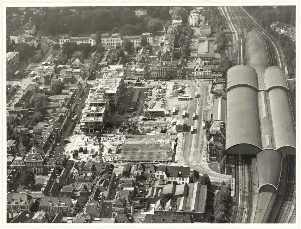 Panorama van het stationsgebied tijdens de renovatie van 1974