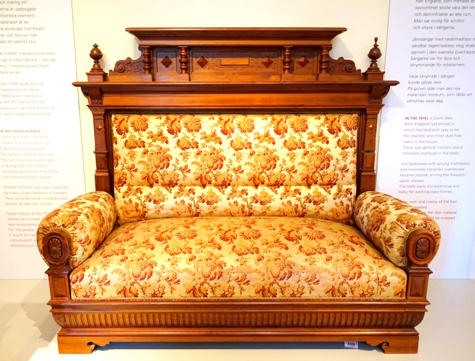 Panel couch in Neo-Renaissance style, c. 1890, walnut, cotton brocade upholstery - Nordiska museet - Stockholm, Sweden - DSC09835