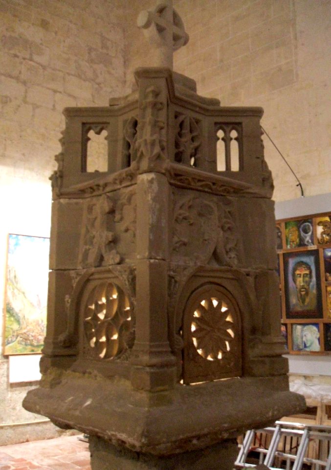 Pancorbo - Iglesia-Museo de Santiago, interior 01