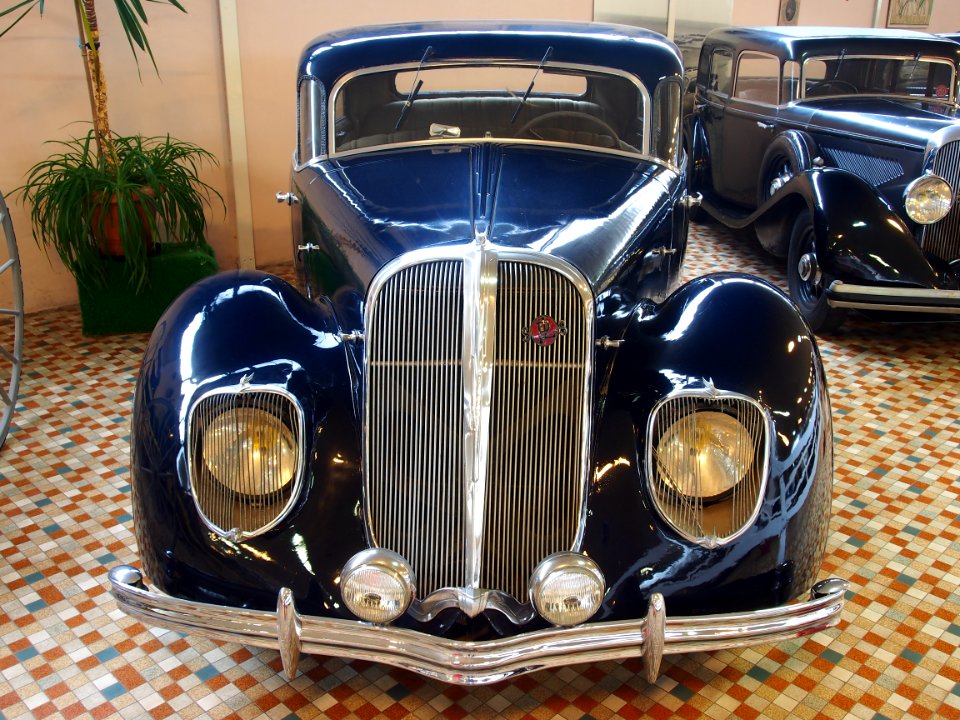 Panhard X77 Dynamique, Saloon at the Musée Automobile de Vendée pic-3