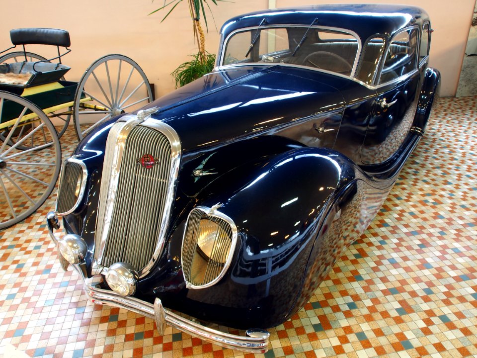 Panhard X77 Dynamique, Saloon at the Musée Automobile de Vendée pic-003