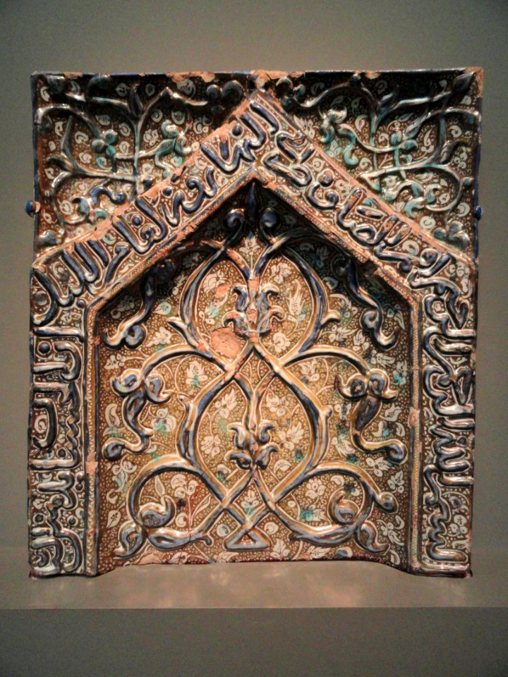 Panel from a mihrab, Iran, early 14th century AD, molded composite body, painted underglaze with color and overglaze with luster - Freer Gallery of Art - DSC05259