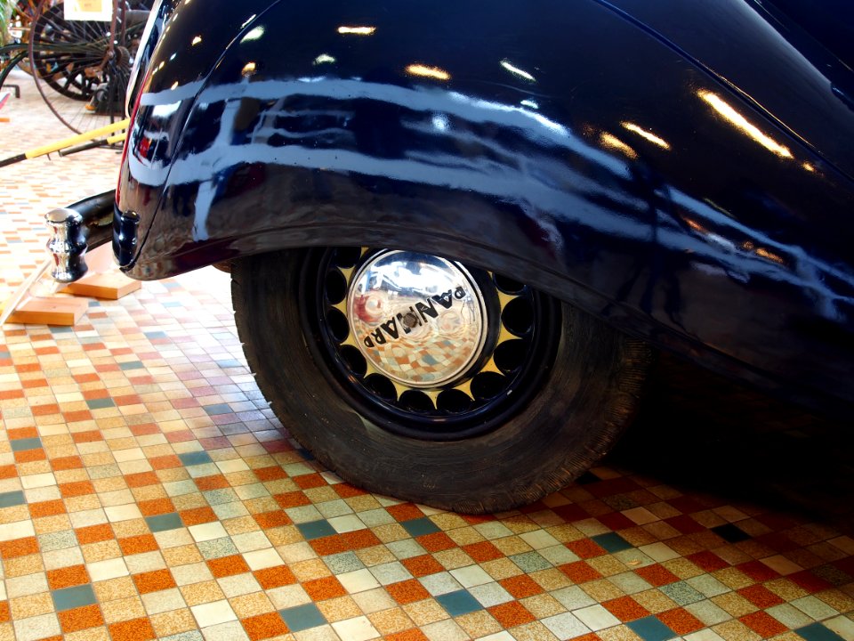 Panhard X77 Dynamique, wheel, at the Musée Automobile de Vendée