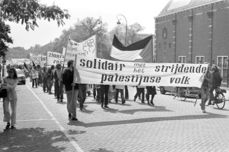 Palestina comite demonstreert in Amsterdam in verband met achtentwintigste onafh, Bestanddeelnr 928-5786 photo